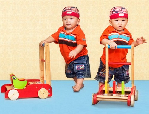 Kinh nghiệm chọn xe tập đi bằng gỗ cho bé 1 - 2 tuổi